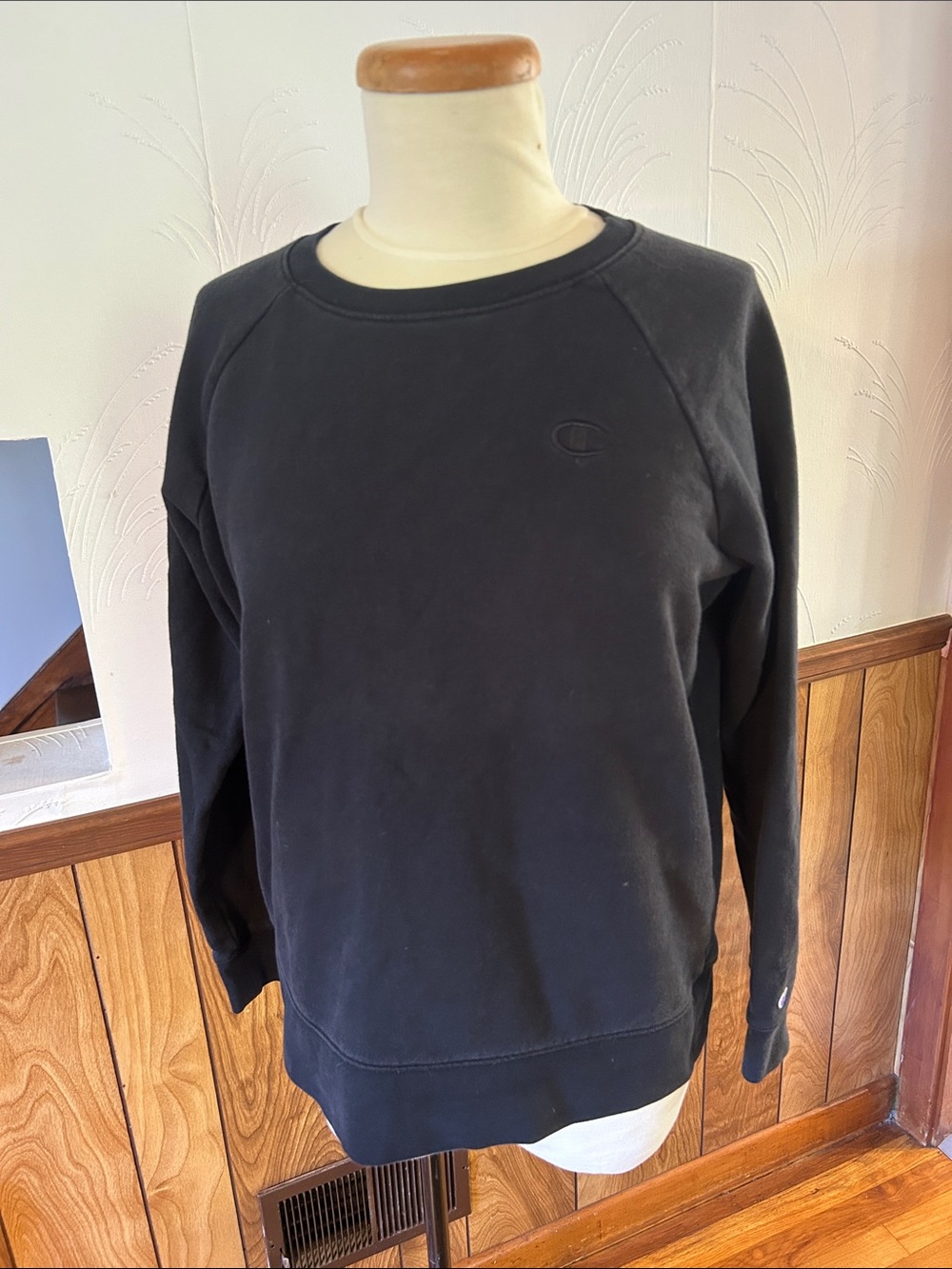 Champion Monochrome Black Crewneck Sweatshirt with Subtle Logo